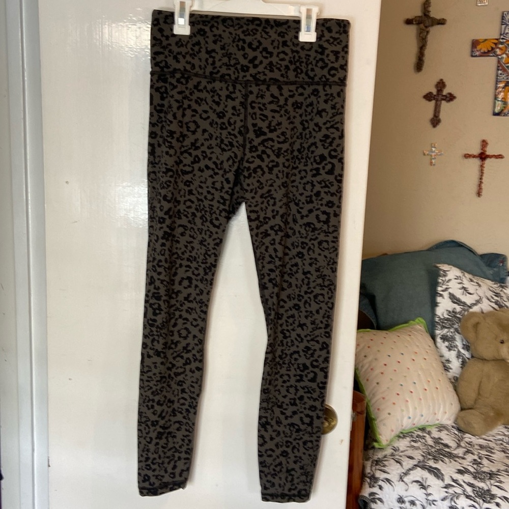 Athleta leopard black and green leggins medium full length